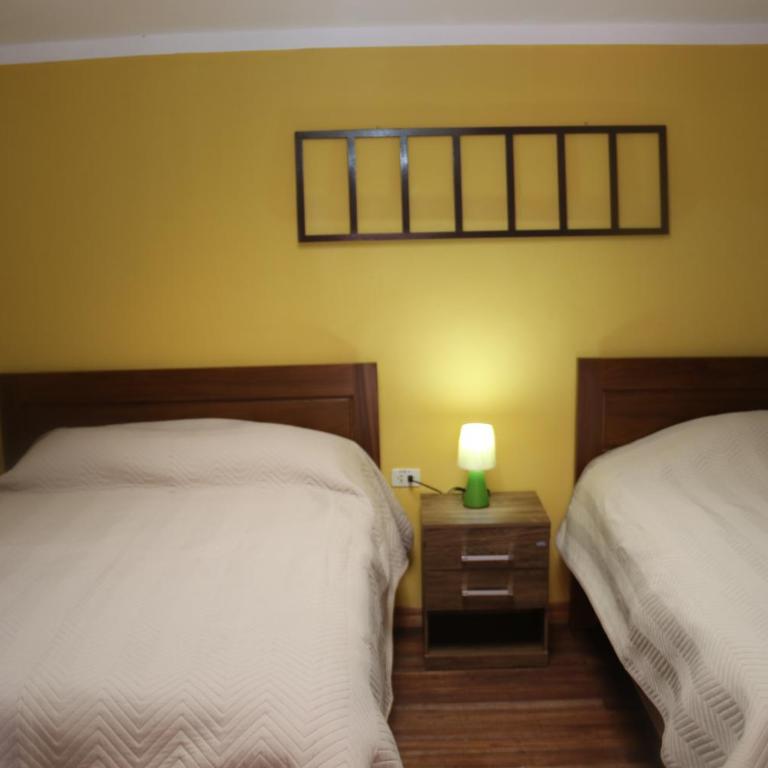 Los Faroles Hostal - Habitación Familiar con baño compartido - 1