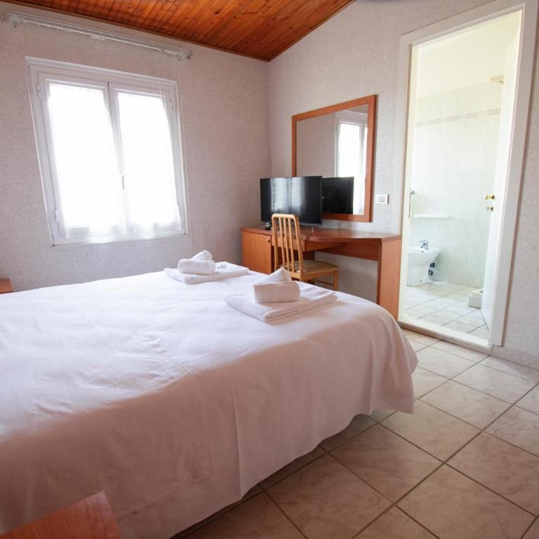 Hotel Villa Giada - Camera Matrimoniale/Doppia con Letti Singoli - 3