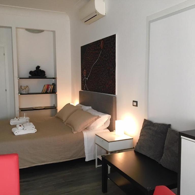 Your House By Ale - Camera Tripla con Bagno Privato Esterno - 16