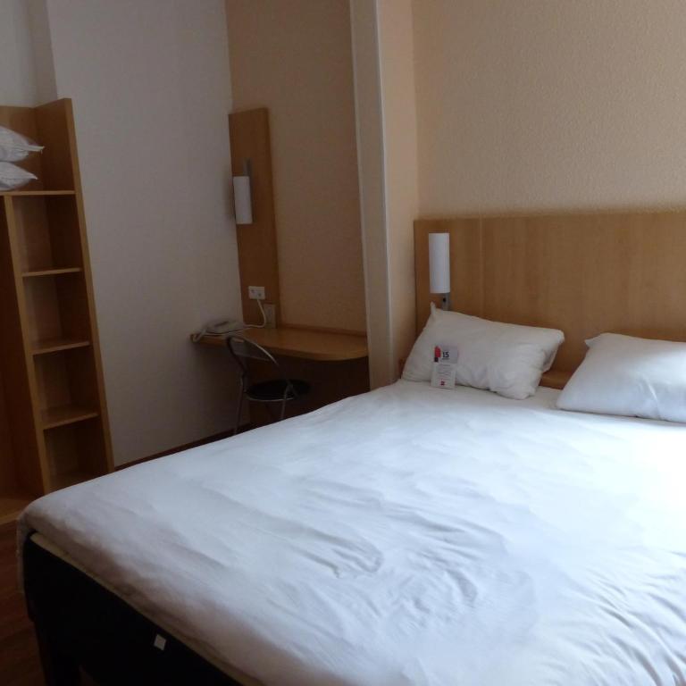 ibis Périgueux Centre - Chambre Standard avec 1 Lit Double et 1 Lit Simple - 3