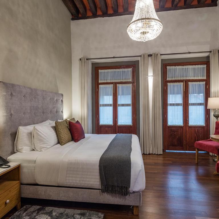 Hotel Casa Monarca - Habitación con cama extragrande y balcón - 4