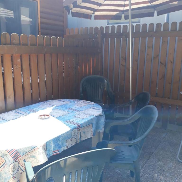 Camping La Pineta - Bungalow con 2 Camere da Letto - 1