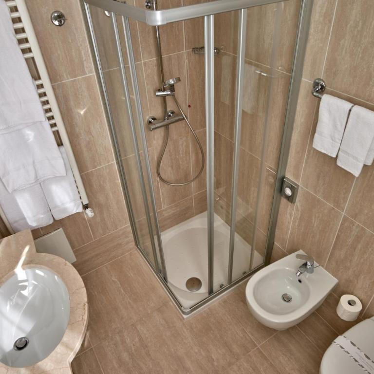 Hotel Bellavista - Habitación doble con 1 o 2 camas con vistas al lago y sin balcón - 1