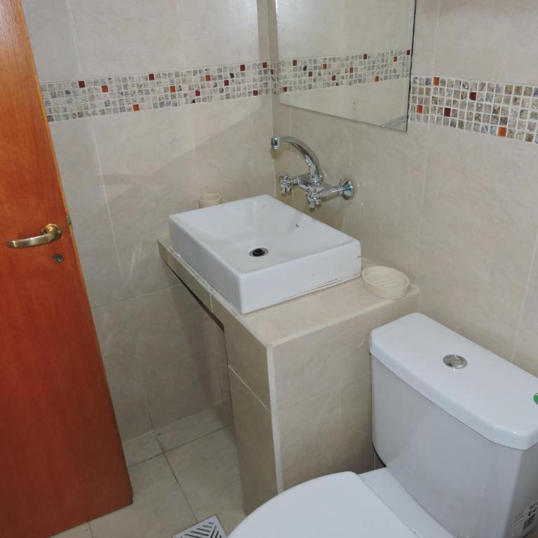 Hostal CASA DE PIEDRA - Triple Room with Private Bathroom - 1