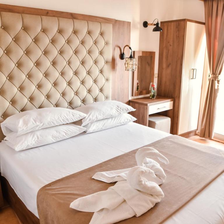 Villa Dulcinea - Dvokrevetna Soba sa Bračnim Krevetom sa Balkonom i Pogledom na More - 5