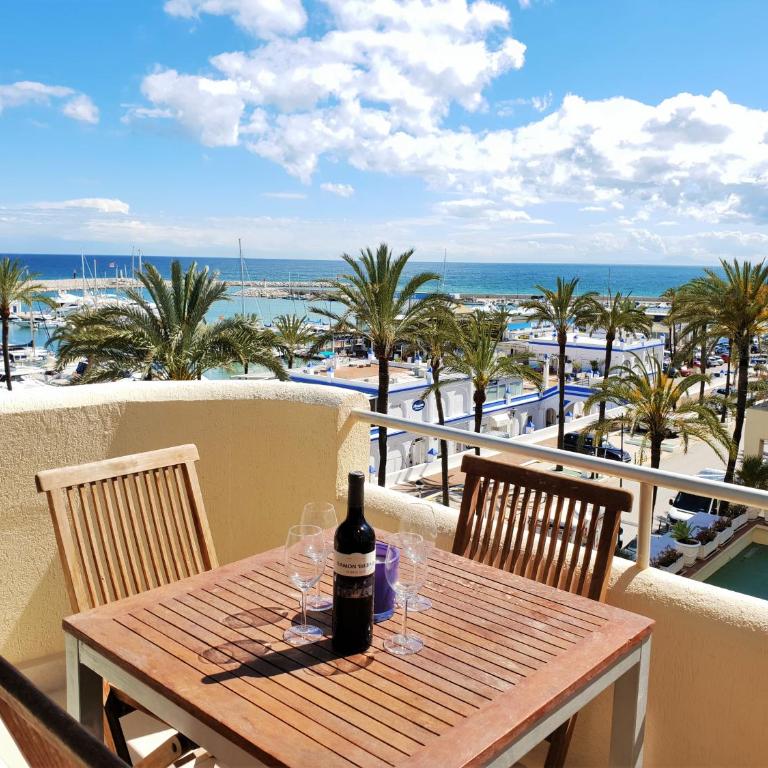 FANTASTIC APARTMENT IN FRONT OF THE SEA & MARINA - Apartamento de 2 dormitorios - 1