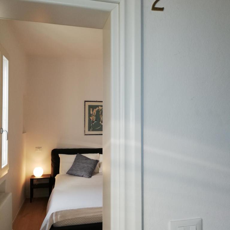 Stop Over BLQ - Camera Matrimoniale con Bagno Privato - 3