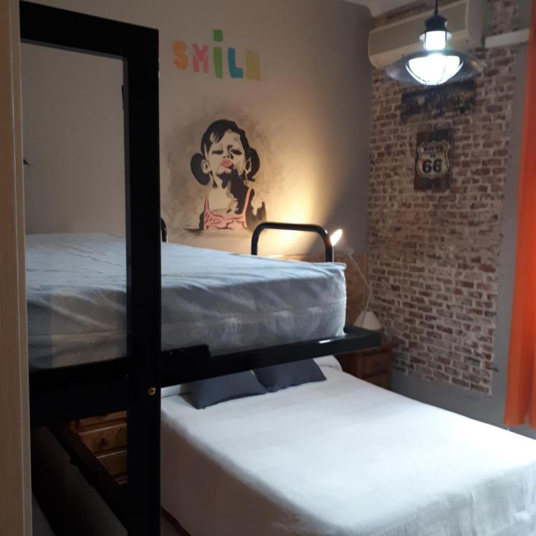 Hostal Hispalense - Camera Quadrupla con Bagno Privato - 1