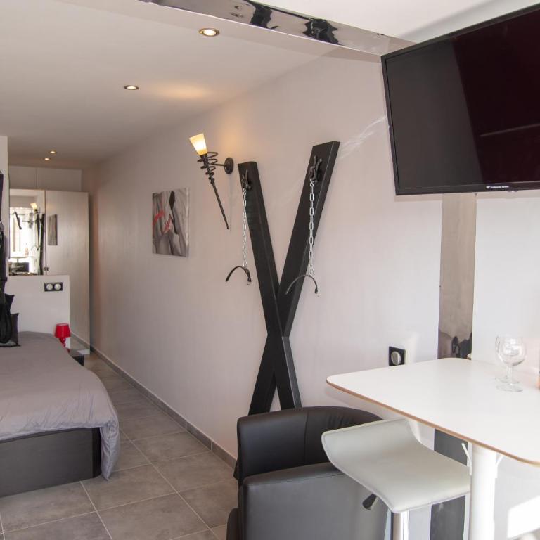 CapSexy Port Nature BDSM Naturist Village - Apartment with Terrace - 5