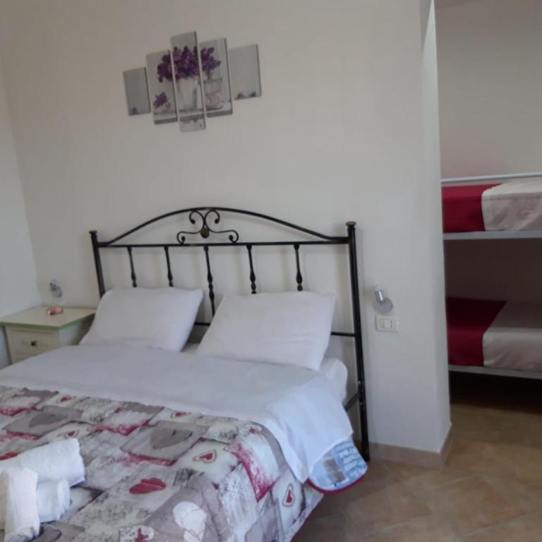Borgo Degli Ulivi Rooms - Camera Tripla Basic - 4