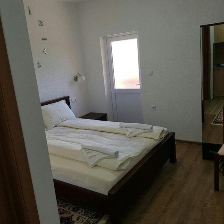 Apartmani Srećko - Studio Apartment - 9