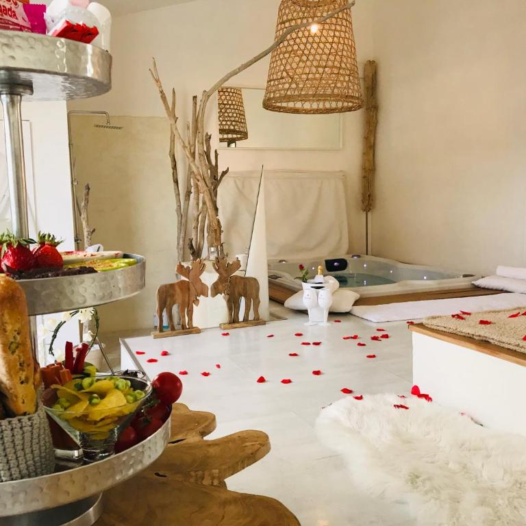 Mas Sainte Marie ,Piscine Chauffée - Suite avec Jacuzzi - 5