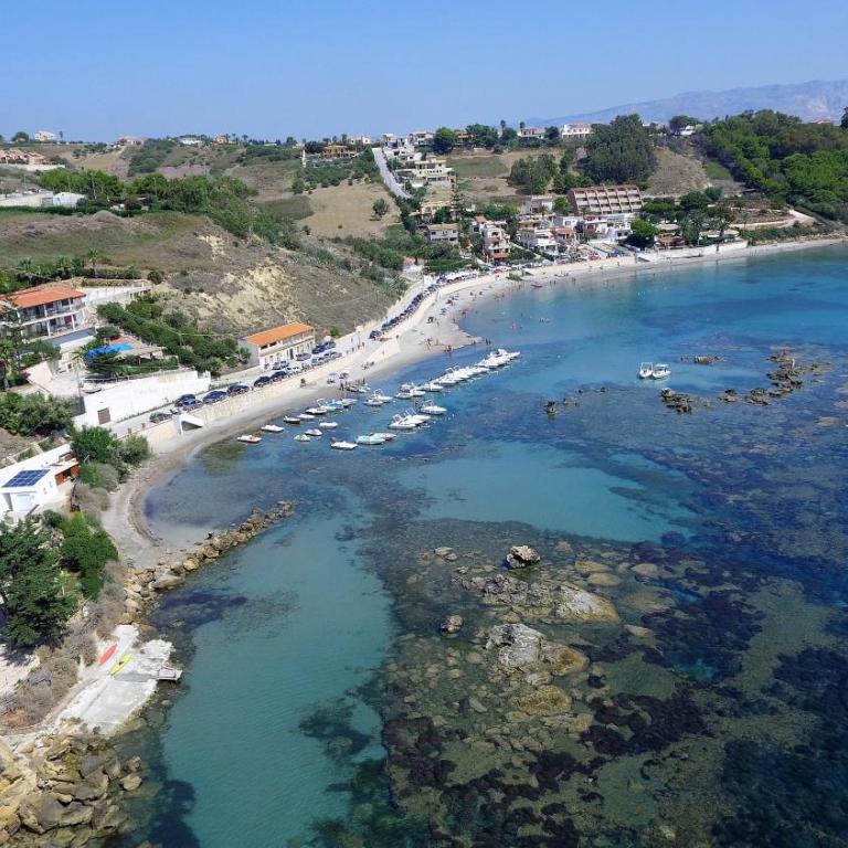 Case Vacanza Renella 3 beds Balcony, wifi, self-catering, 200mt from the sea - Apartment - 3