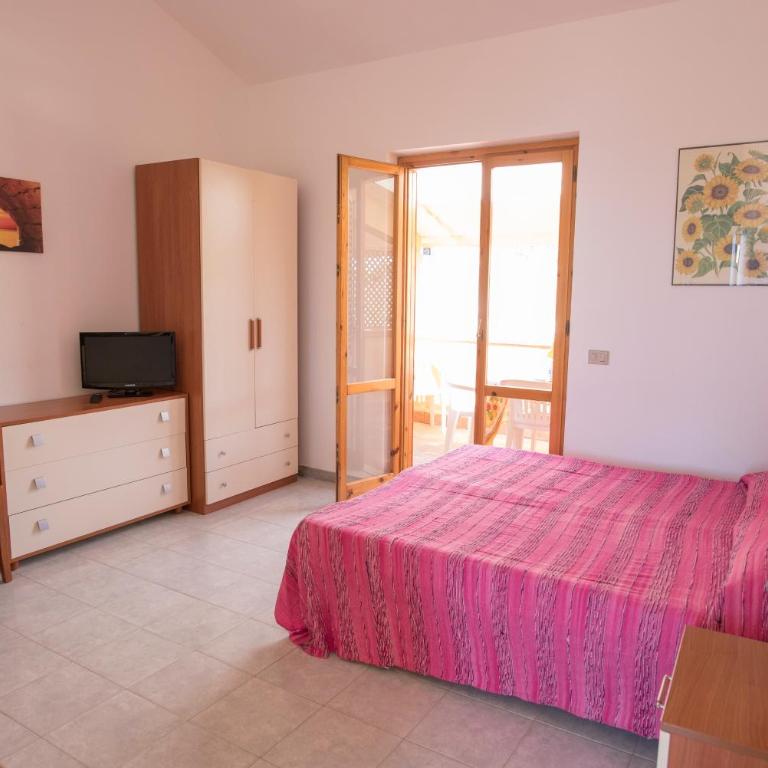 Case Vacanza Renella 3 beds Balcony, wifi, self-catering, 200mt from the sea - Apartment - 5