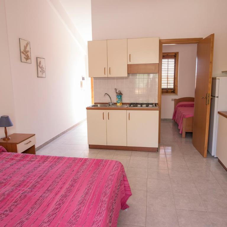Case Vacanza Renella 3 beds Balcony, wifi, self-catering, 200mt from the sea - Apartment - 6