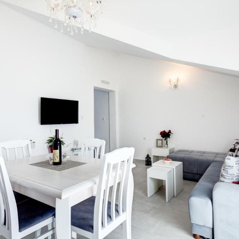 Sunny Nest Apartments - Deluxe Apartment - 7