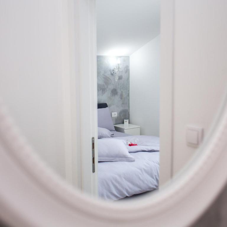 Sunny Nest Apartments - Deluxe Apartment - 4