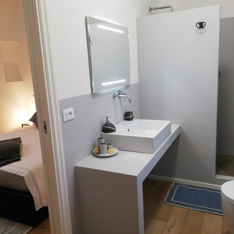 Stop Over BLQ - Camera Matrimoniale con Bagno Privato - 15