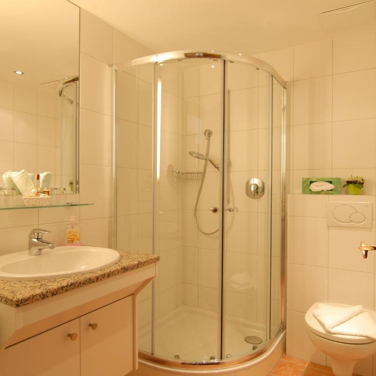 Hotel & Gasthof Fürberg - Comfort Doppelzimmer mit Balkon und Seeblick - 6