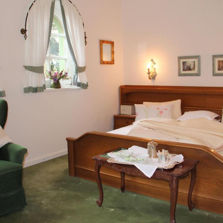 Dietrichsteinerhof Apartments & Rooms - Doppelzimmer mit Balkon - 2