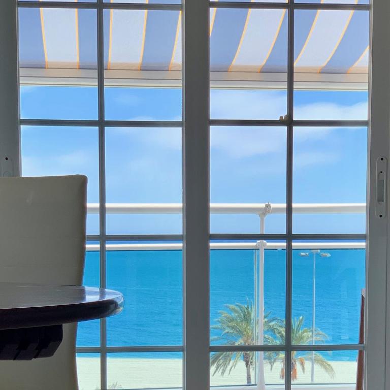 Seafront Penthouse Almeria - Two-Bedroom Apartment - 37