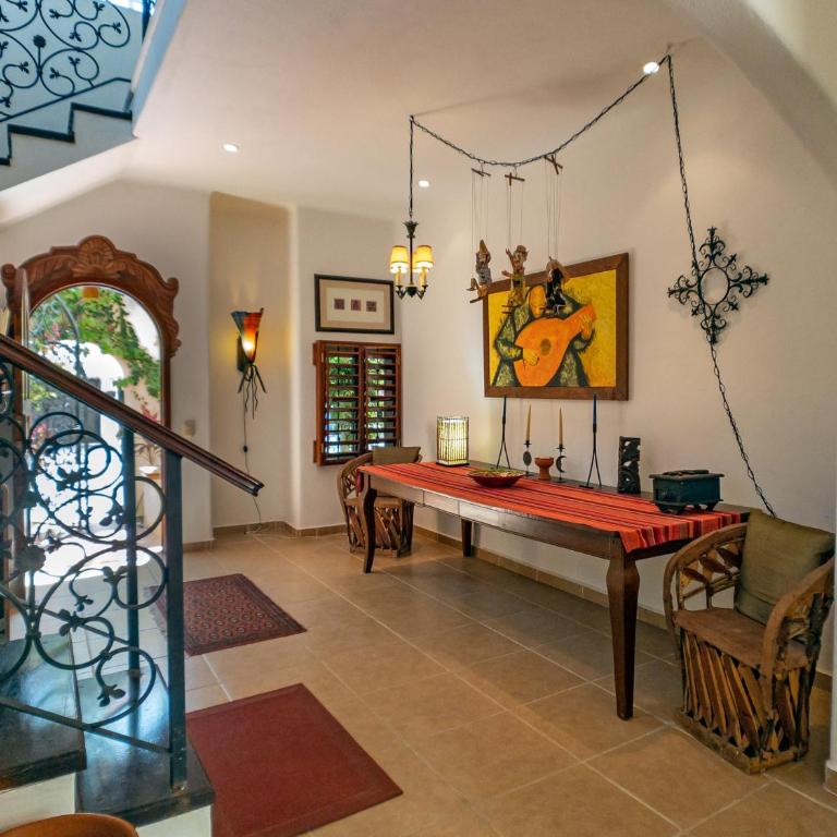 Casa Zarah - Hacienda Family Home - Pool and 2-Block to Beach - Three-Bedroom Villa - 40