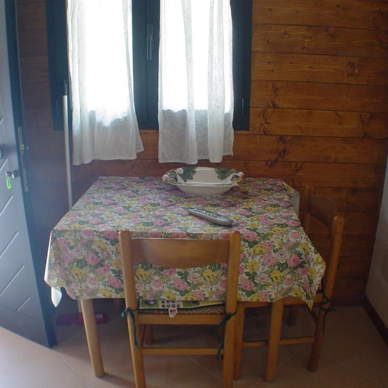 Camping Luni - Bungalow con 2 Camere da Letto - 4