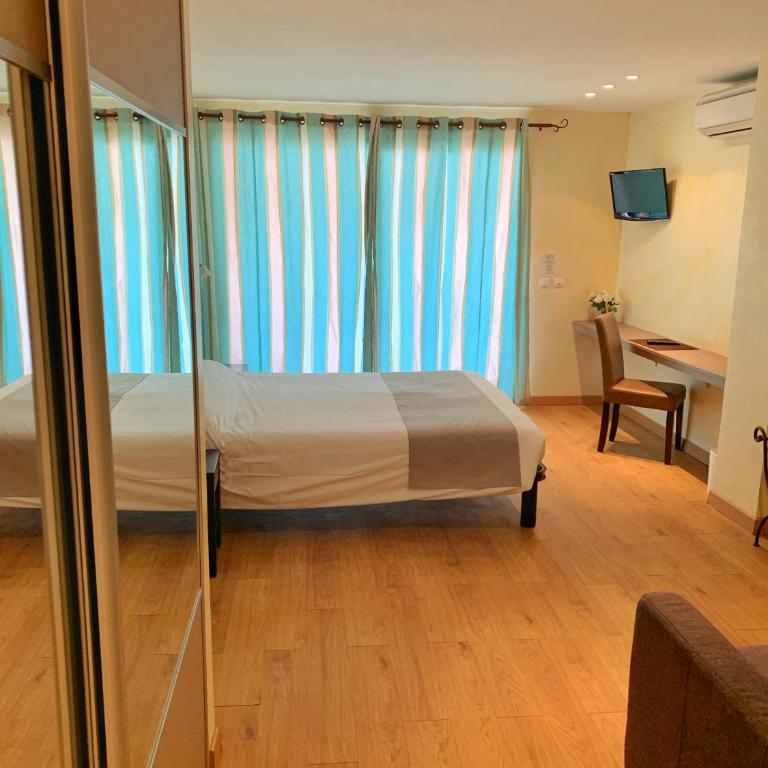 Hôtel Beau Soleil - Suite Junior - Vue sur Mer - 4