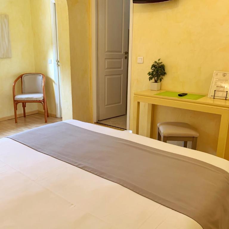 Hôtel Beau Soleil - Chambre Triple - Côté Colline - 3
