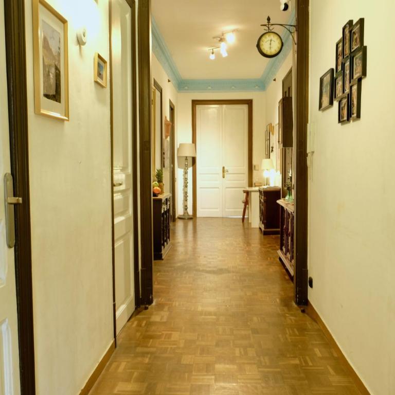 Grand Central Apartment - Apartment with Balcony - 7