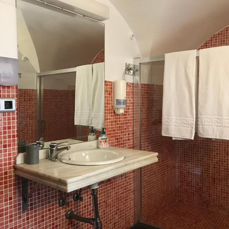 Albergue las Veletas - Habitación Triple con baño privado - 5