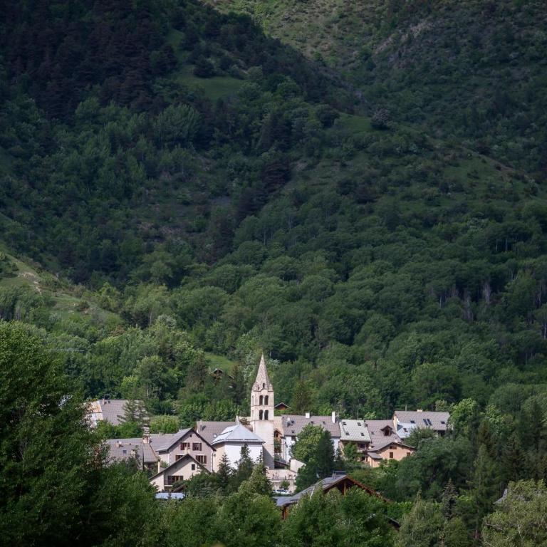 Le Refuge de Serre-Chevalier, dans un esprit chalet, commune de Le Monêtier-les-Bains - Appartement - 44