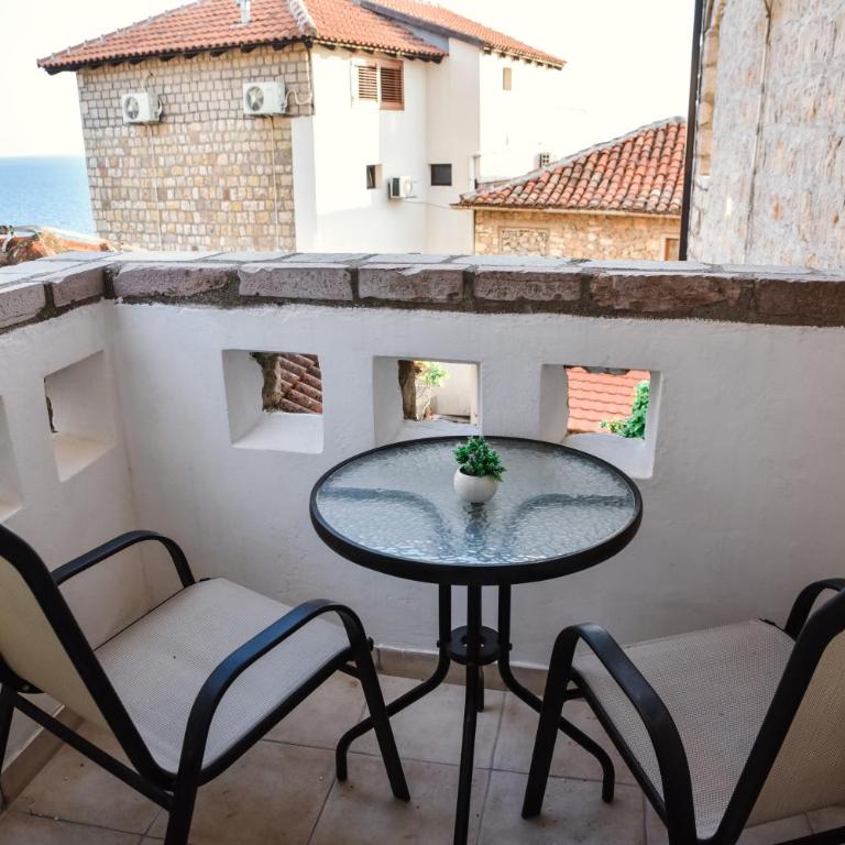 Villa Dulcinea - Dvokrevetna Soba s Bračnim Krevetom i Sopstvenim Spoljnim Kupatilom - 3