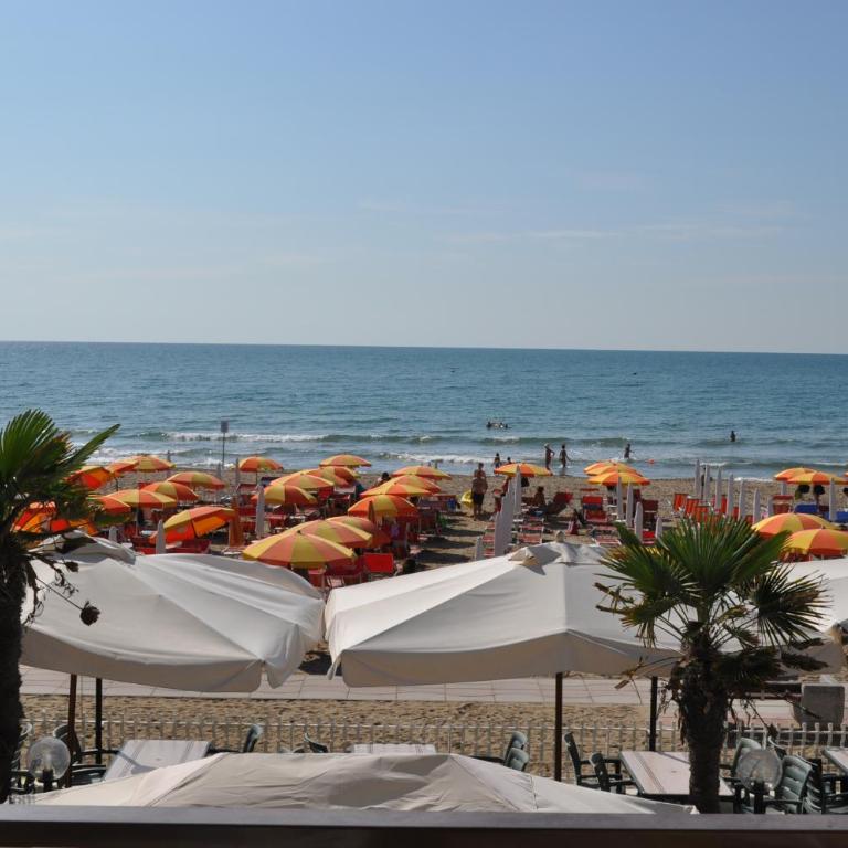Hotel Righetto Fronte Mare - Camera Matrimoniale/Doppia con Letti Singoli con Balcone e Vista Mare Parziale - 9