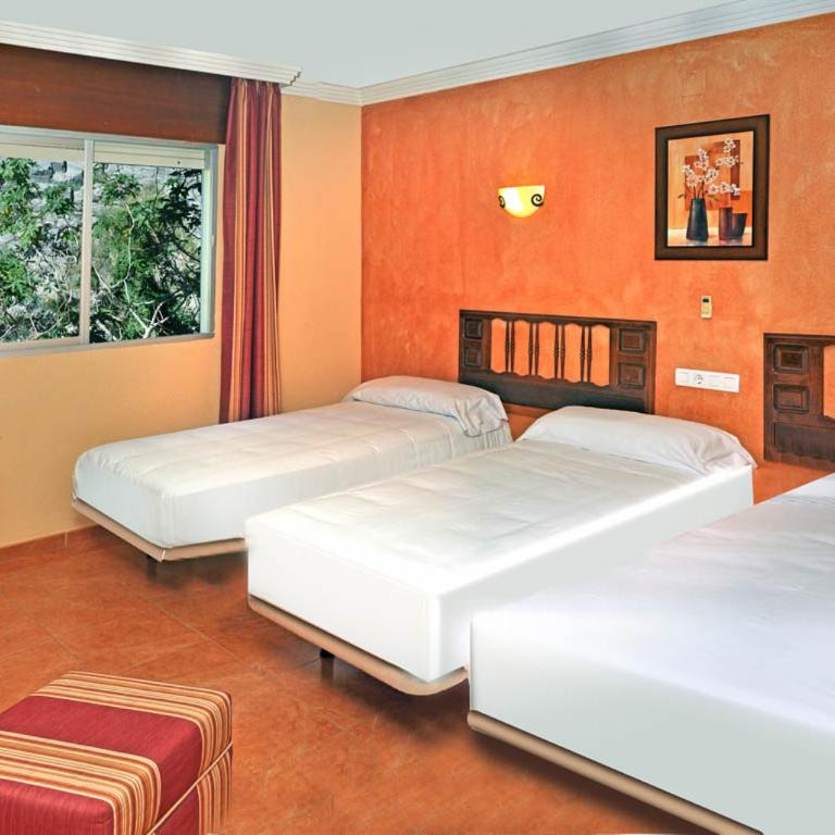 Arrayanes Playa Almuñecar - Habitación Doble con cama supletoria (3 adultos) - 2