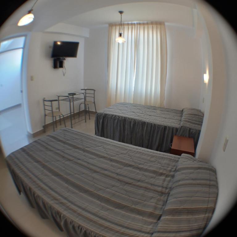 Residencial Maria Bonita - Habitación Doble con baño privado - 2 camas - 4