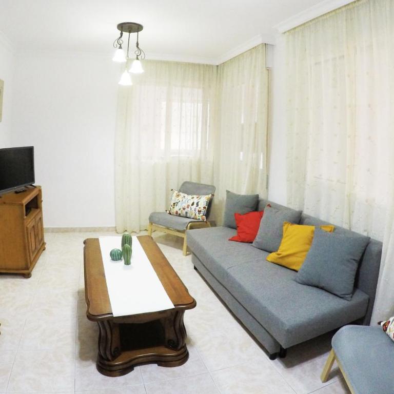 Apartamento EuroRental con WiFi - Three-Bedroom Apartment - 5