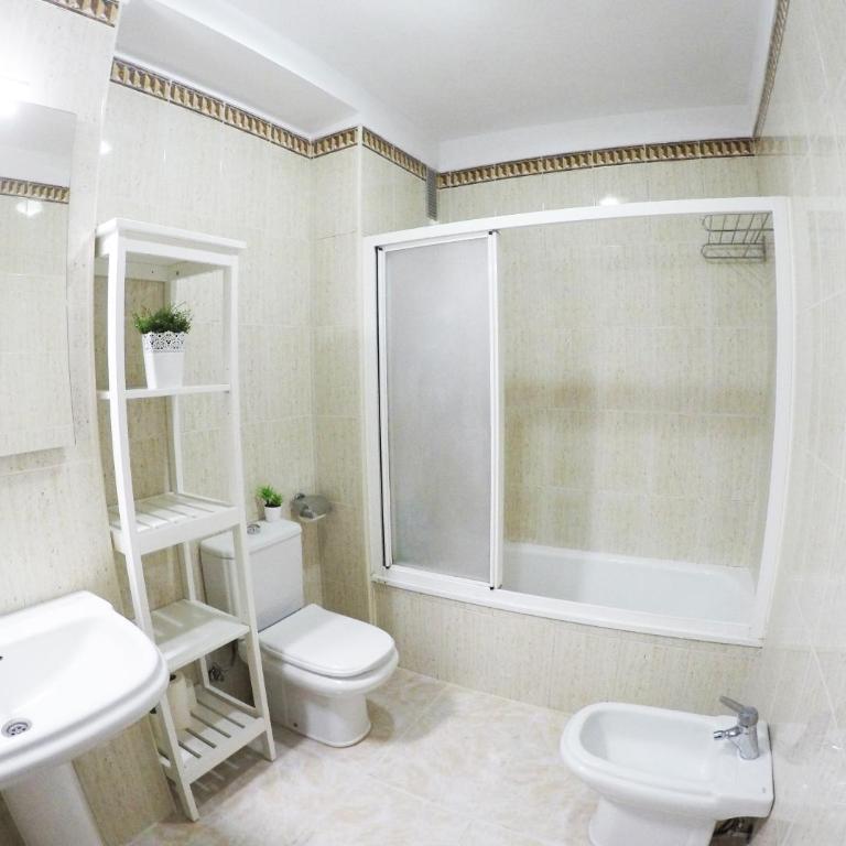 Apartamento EuroRental con WiFi - Three-Bedroom Apartment - 12