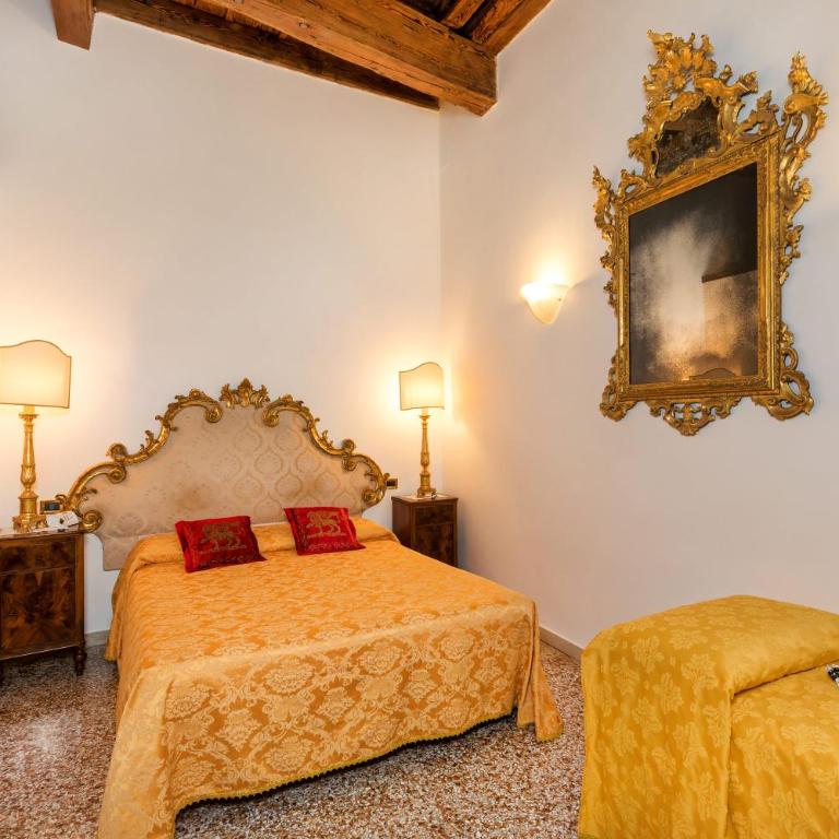 Luxury Venetian Rooms - Camera Tripla con Vista Canale - 3
