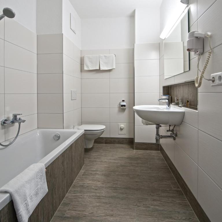 Gästehaus Obwexer - Doppelzimmer mit Balkon - 1