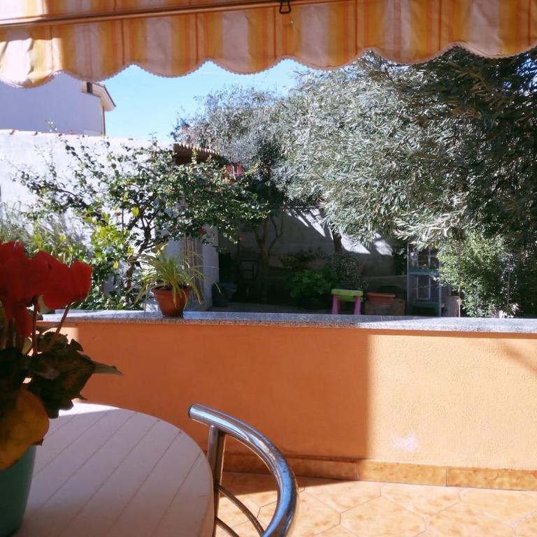 A Domo Mia - Appartamento con Veranda e Giardino - 3