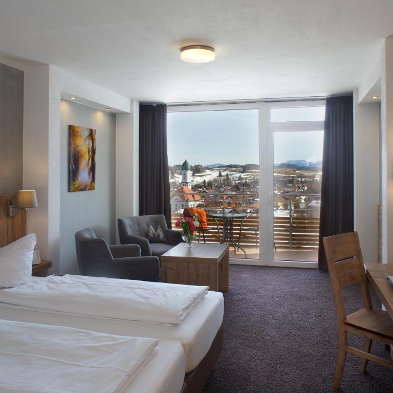 Hotel Nesselwanger Hof - Premium Doppelzimmer mit Balkon/Terrasse und Bergblick - 1