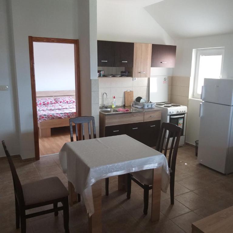 Apartman Simona - Apartment with Balcony - 6