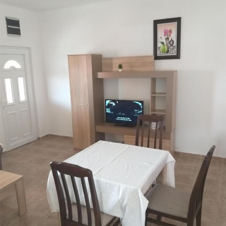 Apartman Simona - Apartment with Balcony - 3