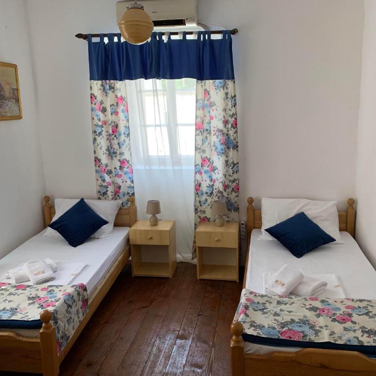 Viktor Rooms - Standard Twin Room with Shared Bathroom - 4