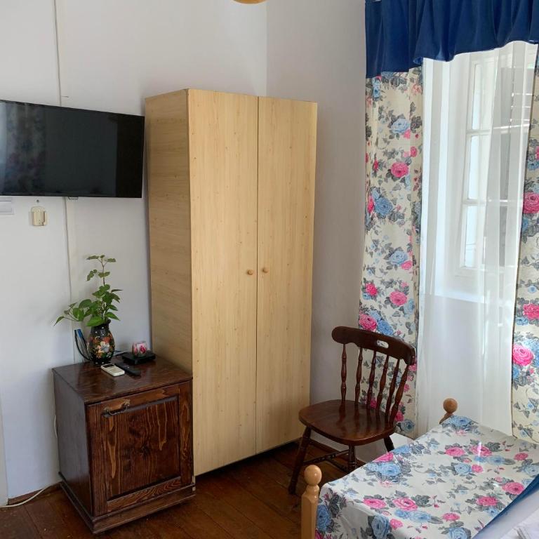 Viktor Rooms - Standard Twin Room with Shared Bathroom - 10