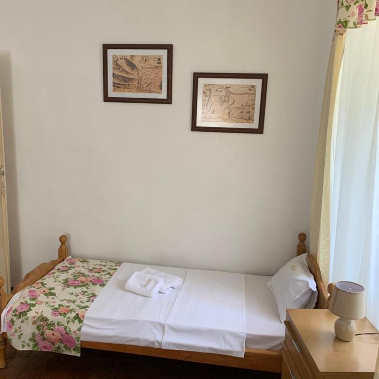 Viktor Rooms - Standard Twin Room with Shared Bathroom - 8
