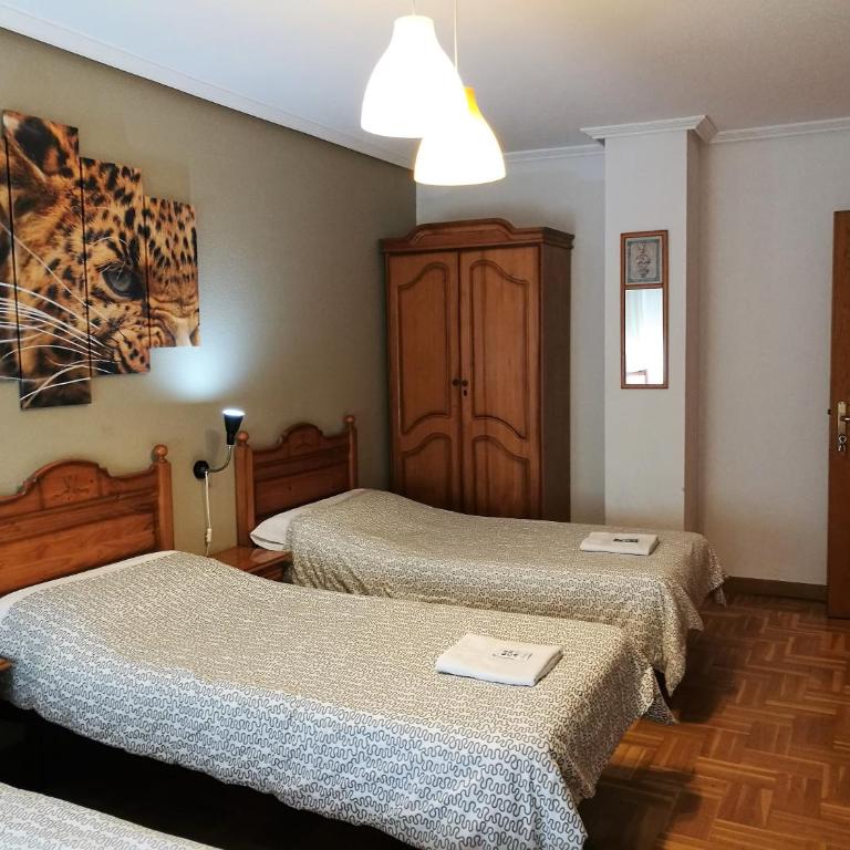 Pensión Santiago - Habitación Triple con baño privado externo - 2