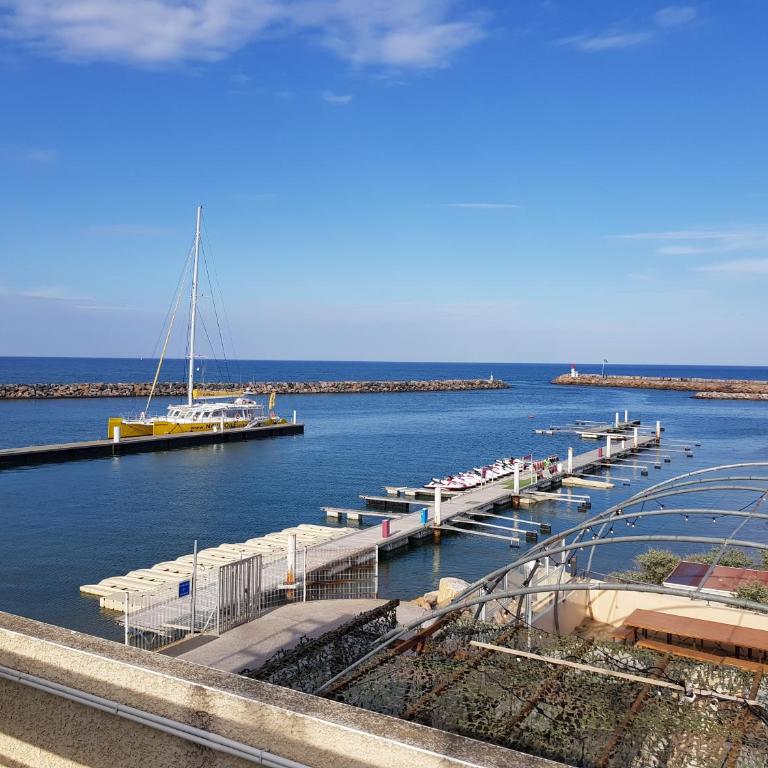 RESIDENCE LE NEULOS, T2 40m2 AVEC GARAGE PRIVE, 150 m de la mer, Avenue Roussillon Canet-Plage - Superior Apartment - 48