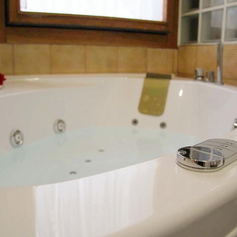 La Bella Verona Wine Suite - Suite Deluxe con Vasca Idromassaggio - 35
